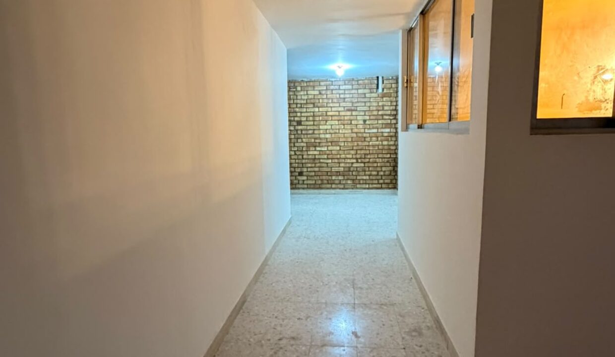 local-ortega-y-guerrero-06-pasillo-y-escaleras